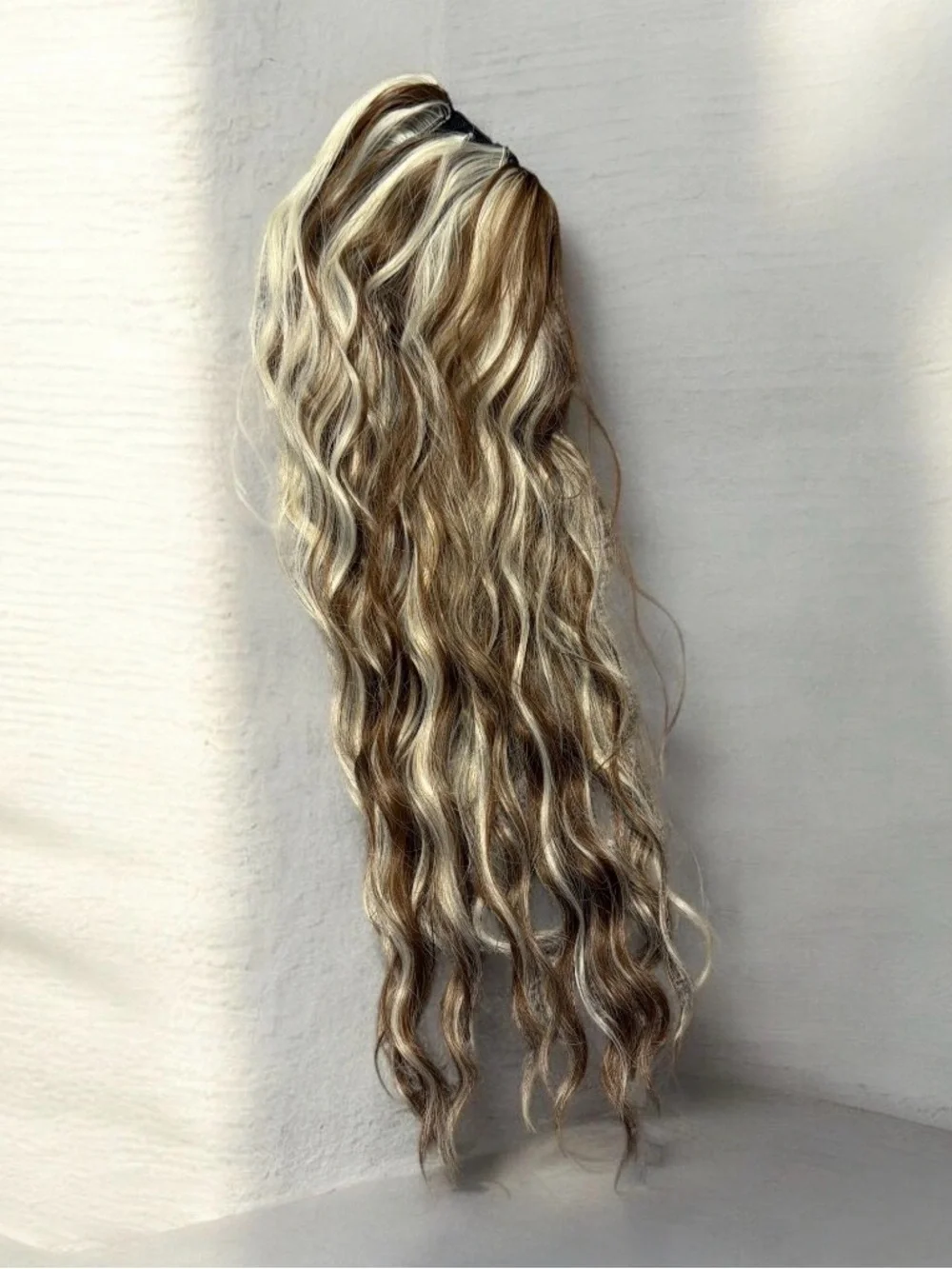Long 24/26 Inch Wavy Claw Clip Ponytail Extension Brown Blonde Highlights